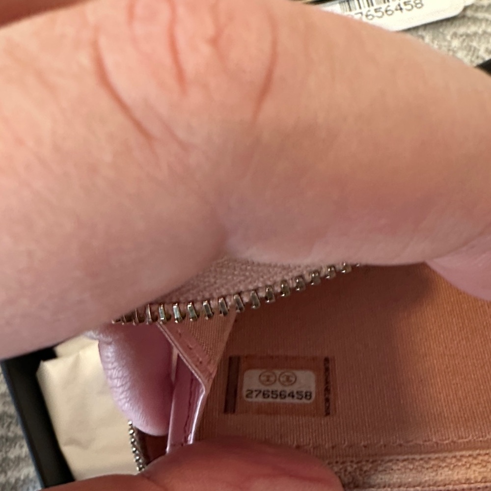 CHANEL Metallic Pink Quilted Card Holder - Picture 3 of 8